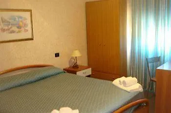 호텔 Hotel Bardolino 2*